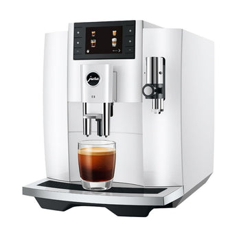 Jura E8 automatic espresso machine with freshly brewed black coffee