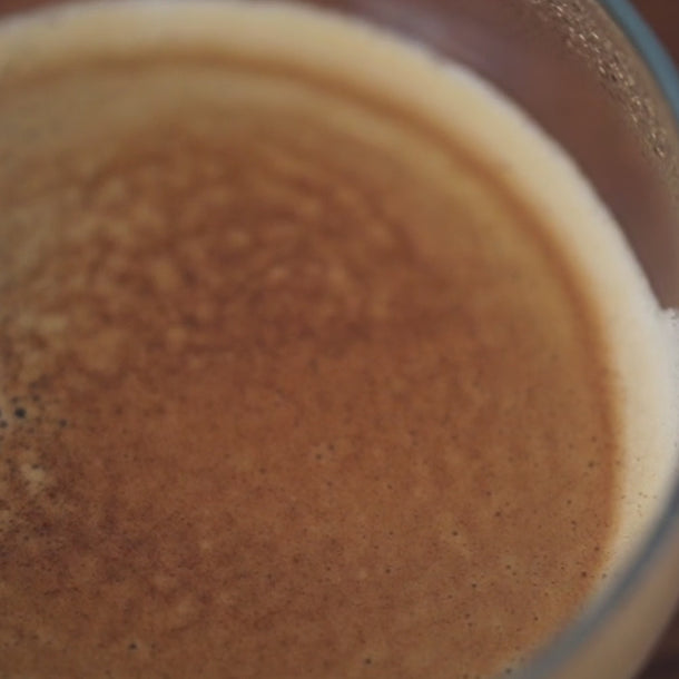 Promotional video showcasing the Bialetti Brikka Elite stovetop coffee maker, highlighting its distinctive design, pressure-enhanced brewing system and rich crema-topped coffee.